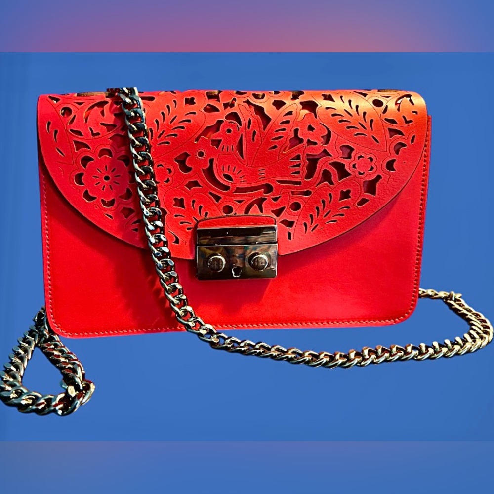 Red Leather Laser-Cut Out Crossbody Bag Gunmetal Hrdwr/Chain Strap EUC Like new